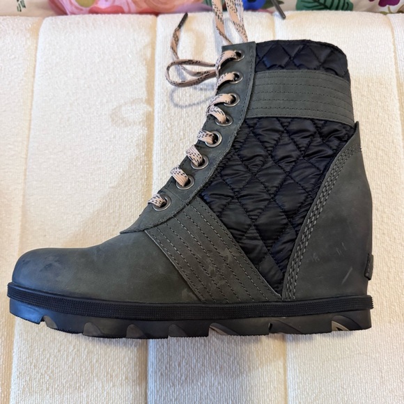 Sorel Women's Black and Army Green Lace-Up Boots - Picture 6 of 11